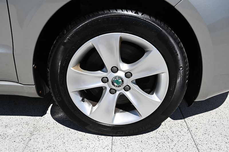 Škoda Superb 2.0TDI 103KW Ambition 9/2012 - fotka 10 z 38