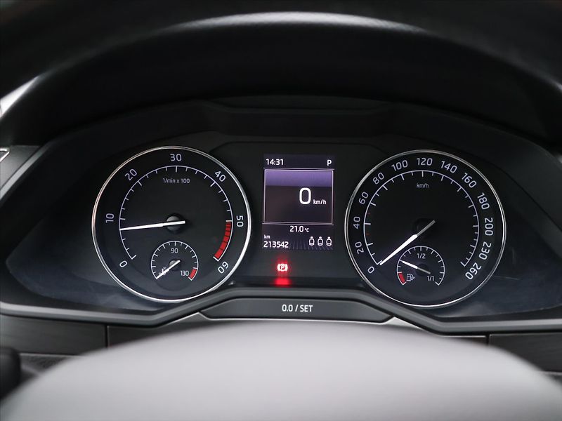 Škoda Superb 2,0 TDI 110kW DSG Style Plus - fotka 15 z 29