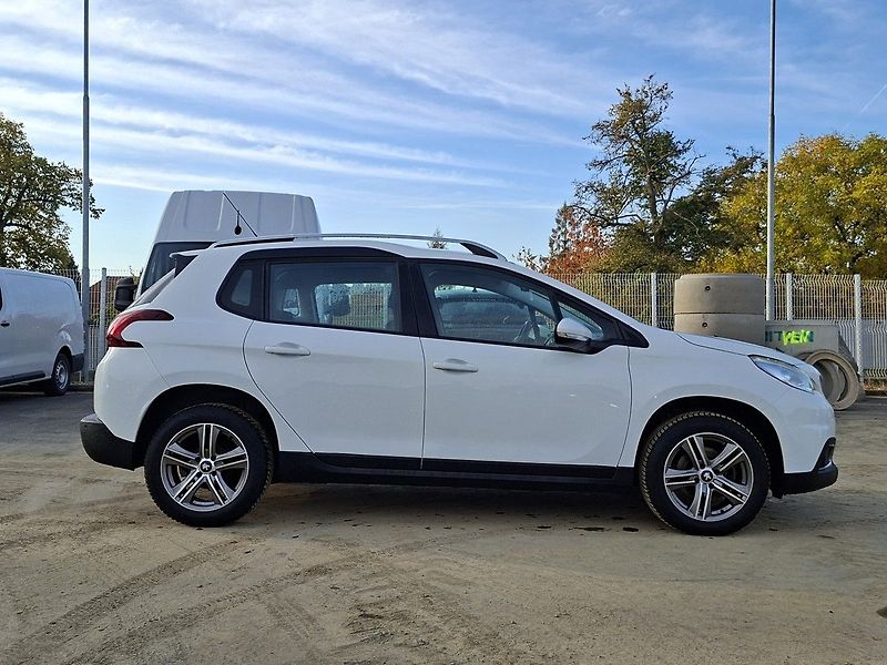 Peugeot 2008 1,2 PT 110k M5 2.MAJ - fotka 9 z 23