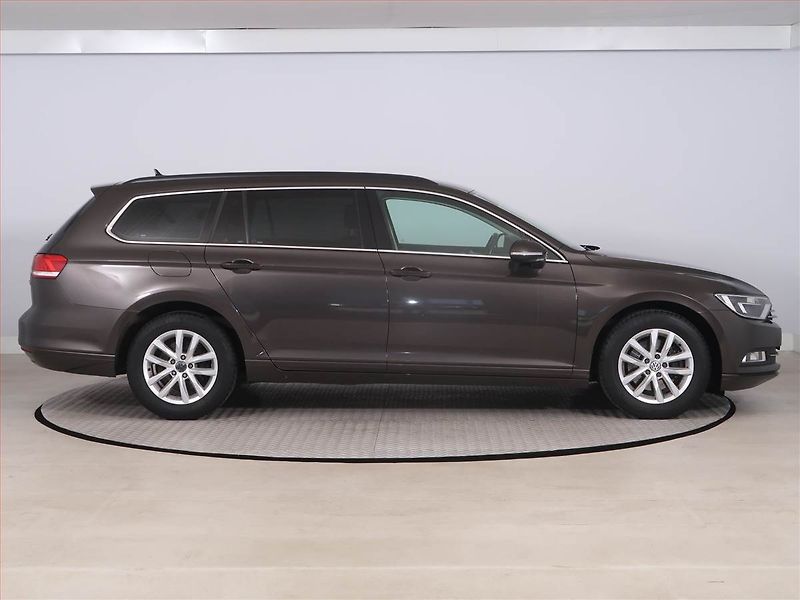 Volkswagen Passat (2016) Comfortline 1.6 TDI, Navi - fotka 6 z 19