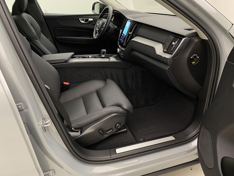 Volvo XC60 T8 AWD RECHARGE DARK ULTRA CZ - fotka 24 z 63