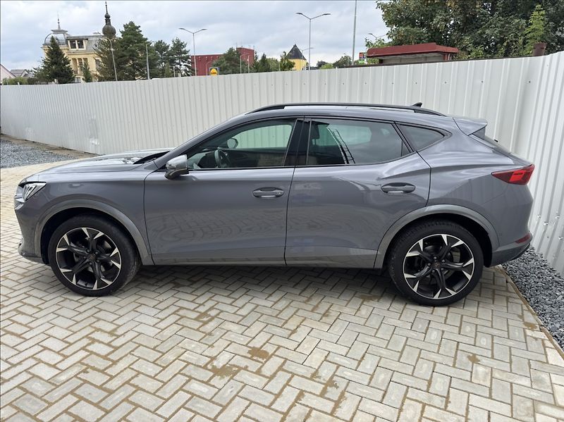 Cupra Formentor 2,0 TSI 140kW DSG 4Drive ČR - fotka 4 z 50