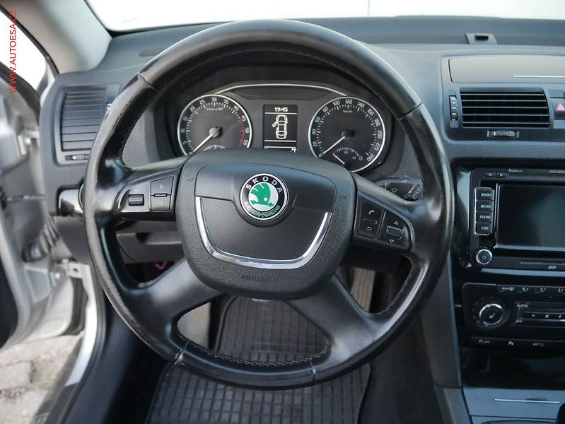 Škoda Octavia (2010) 2.0TDi 4x4, Navi, xenon - fotka 16 z 21