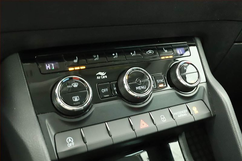 Škoda Karoq (2019) Style 1.6 TDI, Automat, Navi - fotka 10 z 16