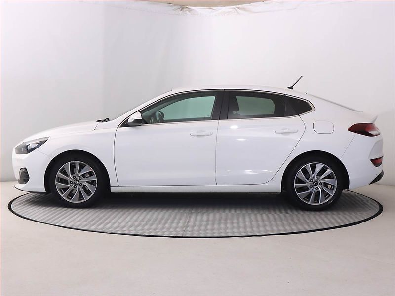 Hyundai i30 (2018) Family 1.4 T-GDI, Automat - fotka 3 z 20