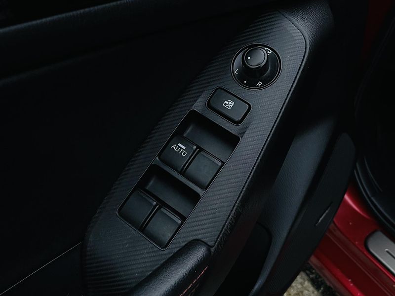 Mazda 3 2.0i MANUÁL SENZORY HEADUP LED - fotka 31 z 43