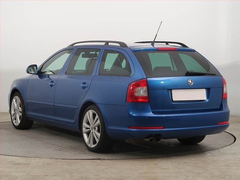 Škoda Octavia (2011) RS 2.0 TSI, Xenony, Tempomat - fotka 4 z 11