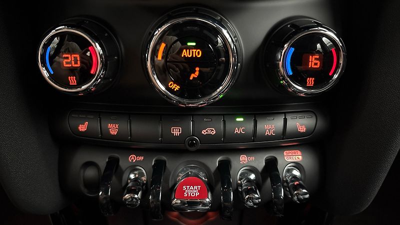 Mini Cooper S 2.0 AUT - fotka 13 z 23