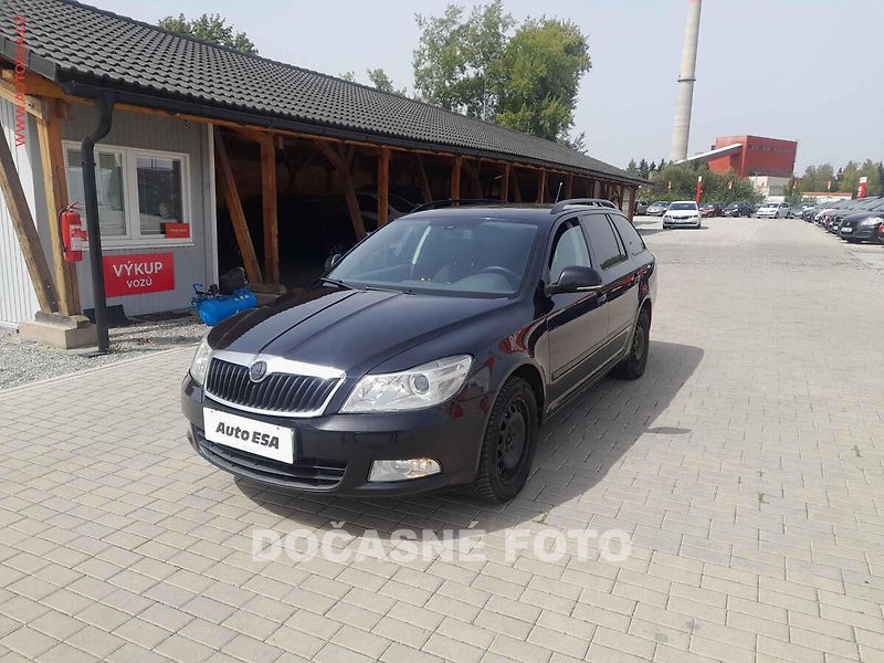 Škoda Octavia (2012) 2.0 TDi, ČR, AC, park.čidla - fotka 1 z 3
