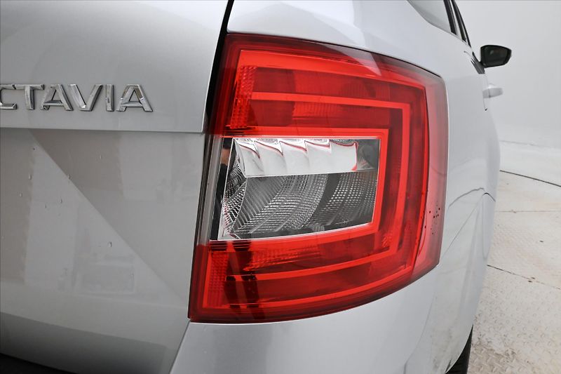 Škoda Octavia 1,6 TDI 77 kW DSG Ambition Zár - fotka 28 z 29