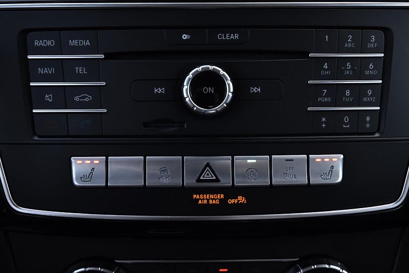 Mercedes-Benz GLE 350 d 4MATIC FACE,NAVI,LED,ČR - fotka 29 z 51
