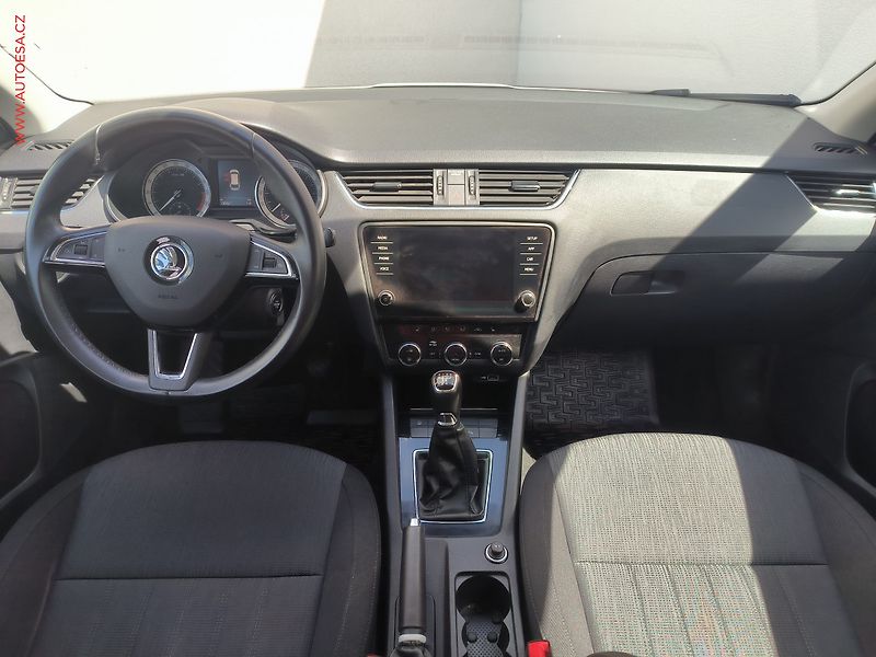 Škoda Octavia (2019) 1.6 TDi, ČR, Style, LED - fotka 8 z 24
