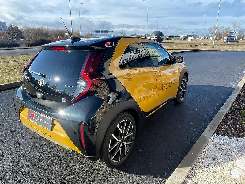 Toyota Aygo 1.5 Hybrid 116HP GR-SPORT - fotka 14 z 27