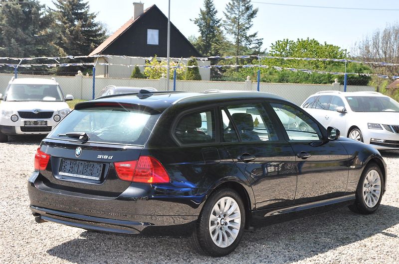 BMW Řada 3 318d 105kW KOMBI - fotka 3 z 18
