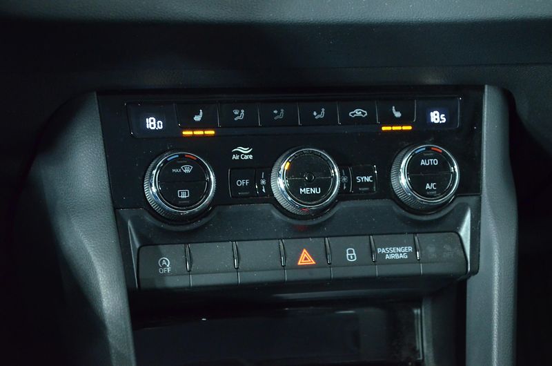 Škoda Karoq (2021) 2.0TDi 110kw 4x4 Ambition DSG - fotka 17 z 25