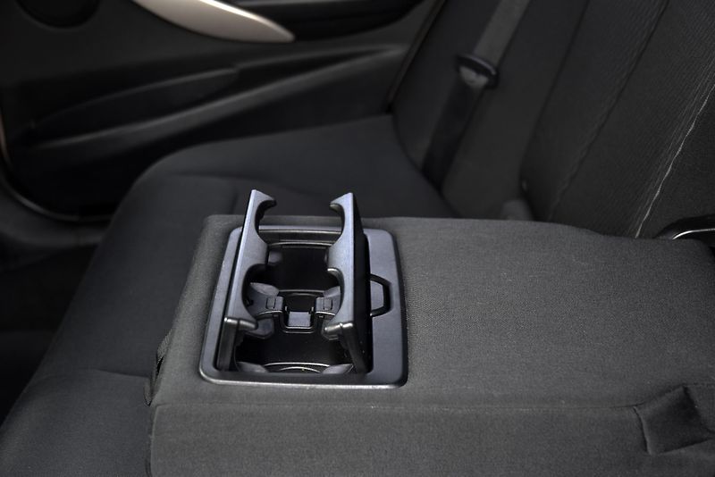 BMW Řada 3 318d (2.0) 6st, NAVI, ALU, PDC - fotka 36 z 51