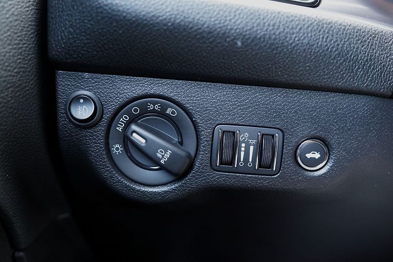 Dodge Challenger 3.6 V6 automat,/kůže/xenony - fotka 30 z 38