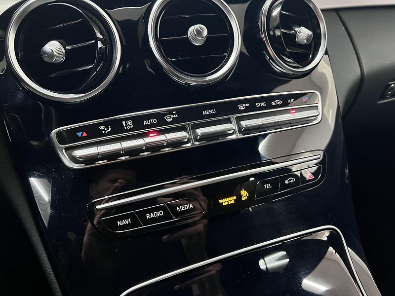 Mercedes-Benz Třídy C 220d 4-Matic Burmester Servis - fotka 40 z 45