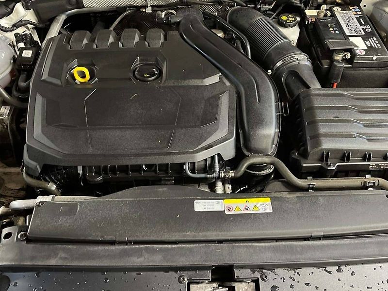 Volkswagen Passat (2022) Variant Business 1.5 TSI - fotka 16 z 20