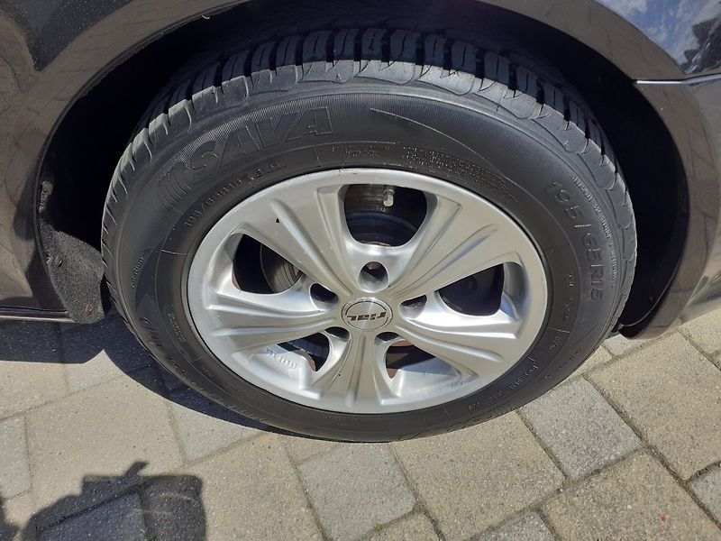 Škoda Octavia (2010) KOMBI 1.4 TSI - fotka 15 z 27