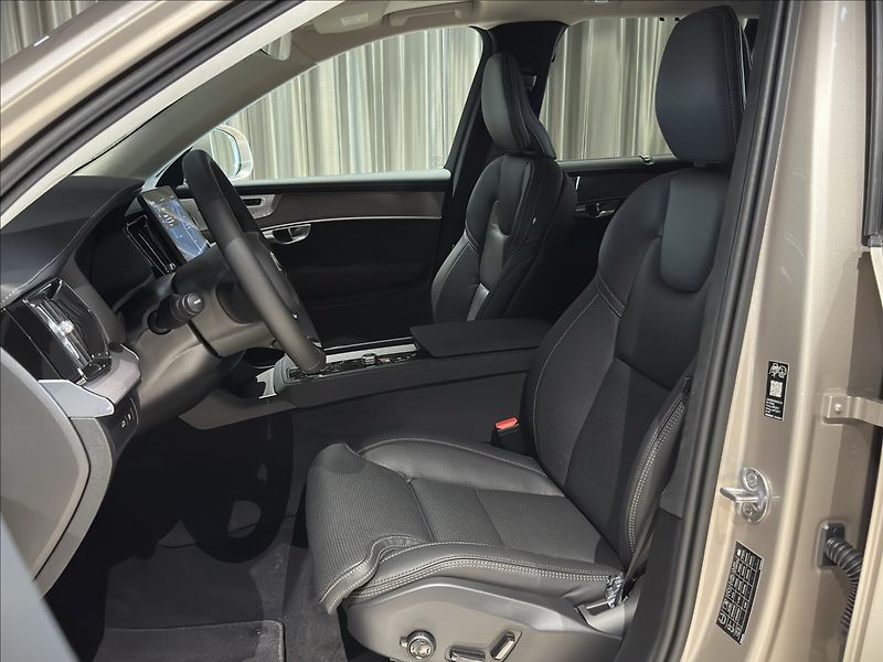 Volvo XC90 (2026) 2,0 T8  Plus Bright - fotka 15 z 25