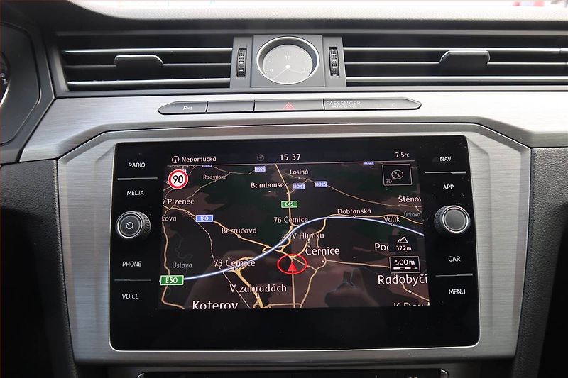 Volkswagen Passat (2018) 2.0 TDI, Automat, Navi - fotka 19 z 19