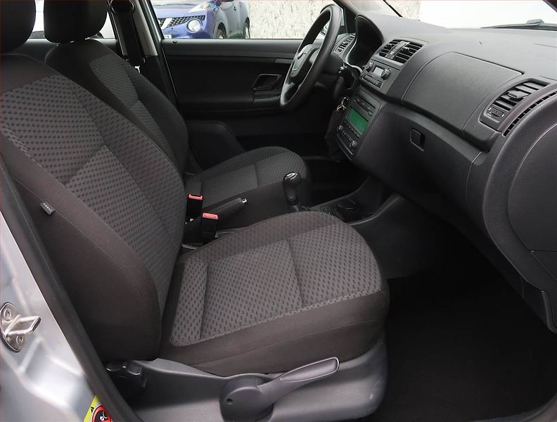 Škoda Fabia (2011) Ambition 1.2 TSI, Serv.kniha - fotka 9 z 18
