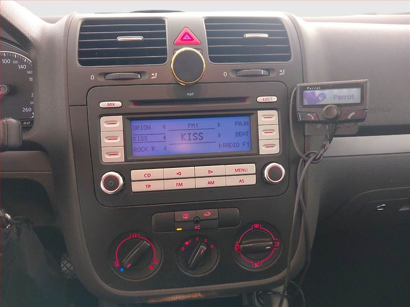 Volkswagen Golf (2008) 1.6, Serv.kniha, po STK - fotka 12 z 17