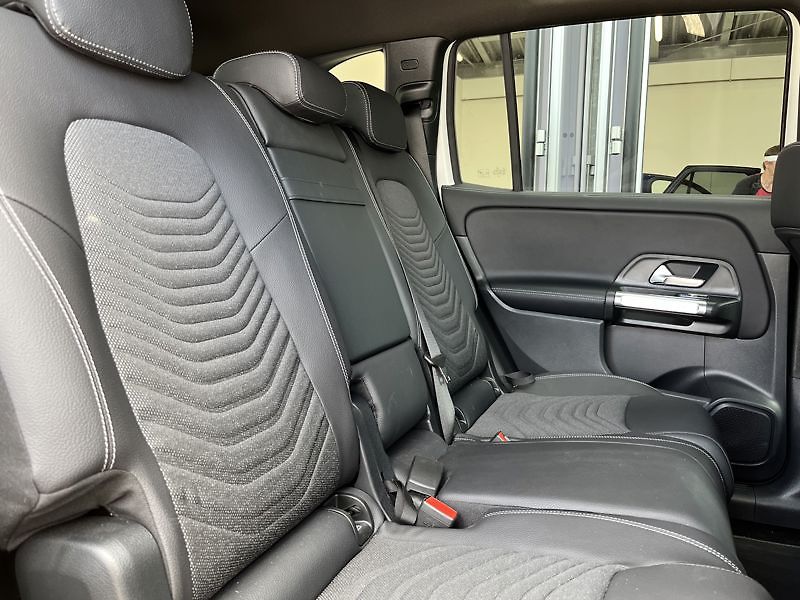 Mercedes-Benz GLB 200 d 4MATIC Night Taž.zařízen - fotka 18 z 19
