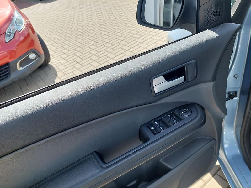 Ford C-MAX (2006) 1.6 - fotka 11 z 29