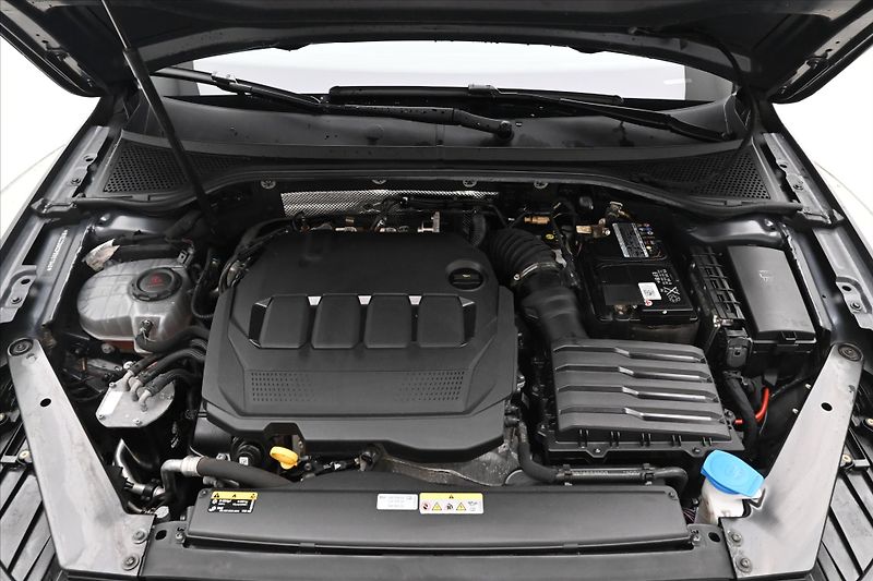 Volkswagen Passat 2,0 TDI 110kW DSG Business Zár - fotka 9 z 32