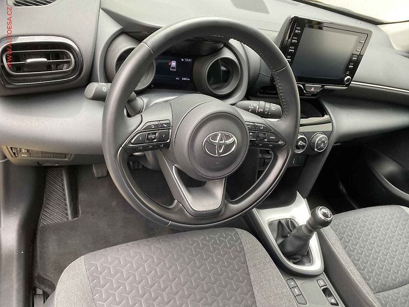 Toyota Yaris Cross (2022) 1.5 VVT-i, 1.maj,ČR, Dynamic - fotka 12 z 20