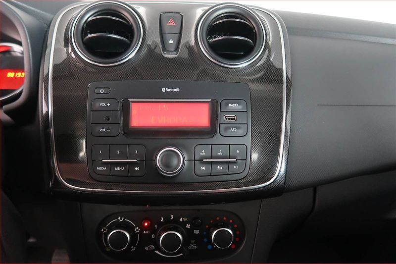 Dacia Logan (2018) 1.0 SCe, ČR,1.maj - fotka 12 z 14