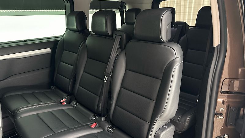 Citroën SpaceTourer 75 kWh AUT Shine - fotka 16 z 29