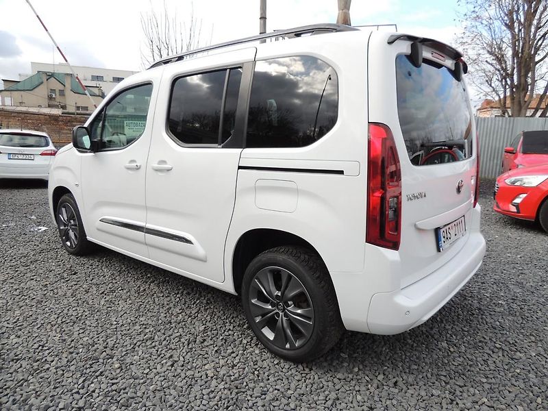 Toyota ProAce City Verso (2023) 1.2T,81kw,Family,7míst,1maj.ČR - fotka 7 z 76
