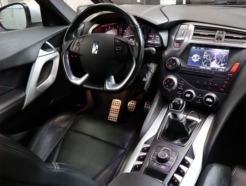 Citroën DS5 (2014) 2.0 HDi, Navi, Xenony - fotka 7 z 17