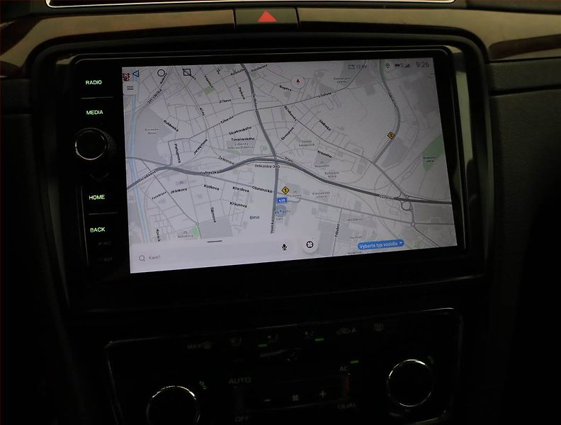 Škoda Superb (2011) 2.0 TDI, Automat, Serv.kniha - fotka 16 z 17