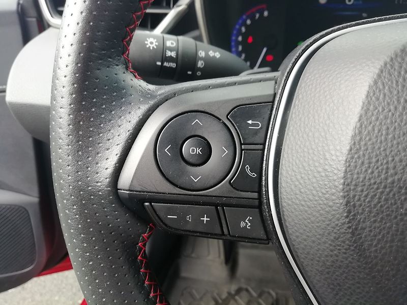 Toyota Corolla GR-Sport TS 2,0 HEV e-CVT - fotka 11 z 21