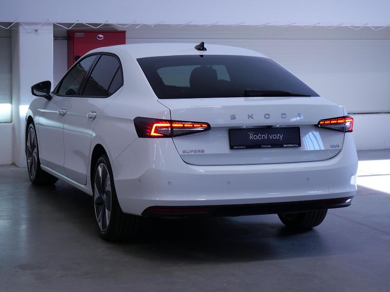 Škoda Superb - fotka 7 z 25
