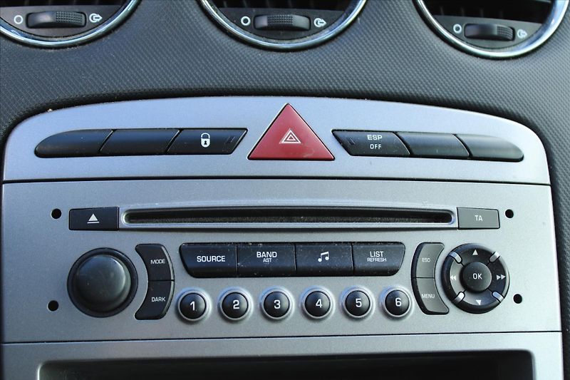 Peugeot 308 1.6VTi 88kW AUTOMAT 94000KM ČR - fotka 16 z 19