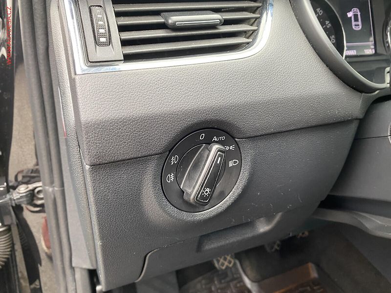 Škoda Octavia (2014) 2.0TDi, ČR, Elegance, bixen - fotka 15 z 18