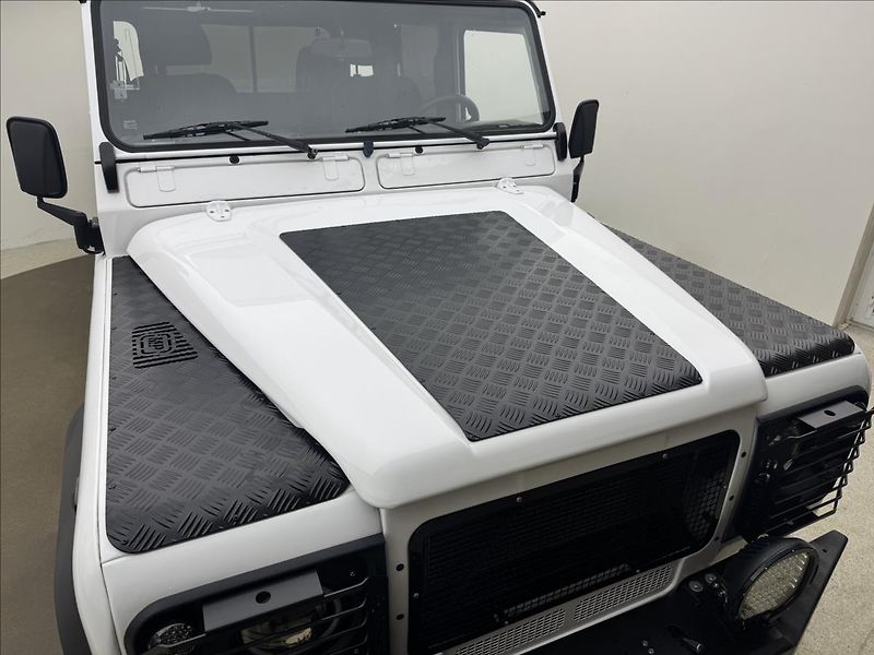 Land Rover Defender 2,5 130 Td5 90kW PO RENOVACI - fotka 35 z 45