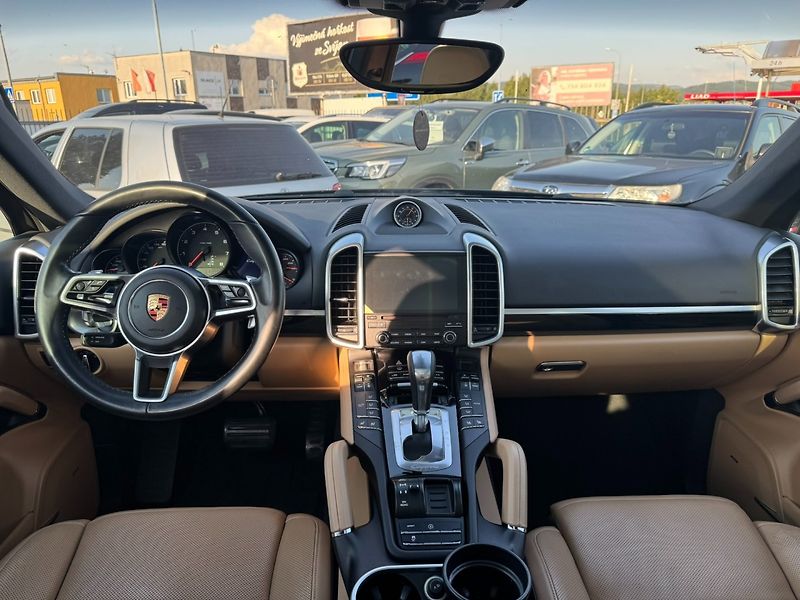 Porsche Cayenne (2017) PLATINUM 4X4 3,6i 220 KW DPH - fotka 24 z 50