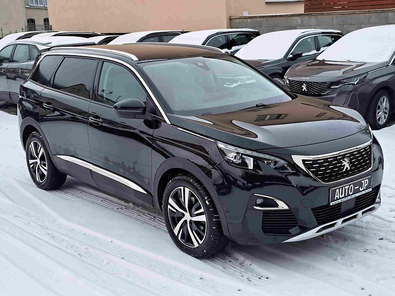 Peugeot 5008 (2020) 1,2PT EAT8 ALLURE - fotka 2 z 26