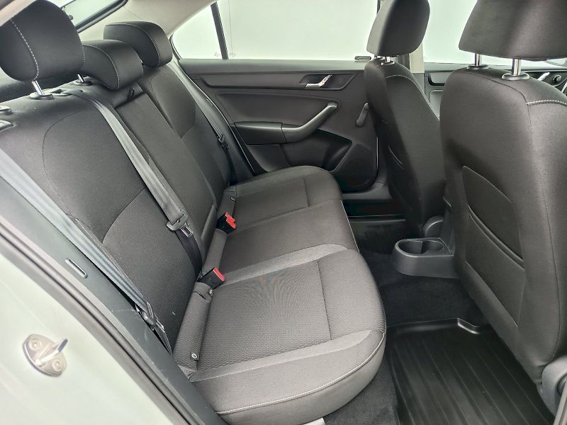 Škoda Rapid (2015) 1.2TSI 81KW AMBITION - fotka 26 z 30
