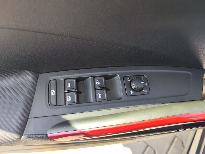 Škoda Fabia 1.5 TSi/110kW Monte Carlo DSG - fotka 30 z 31