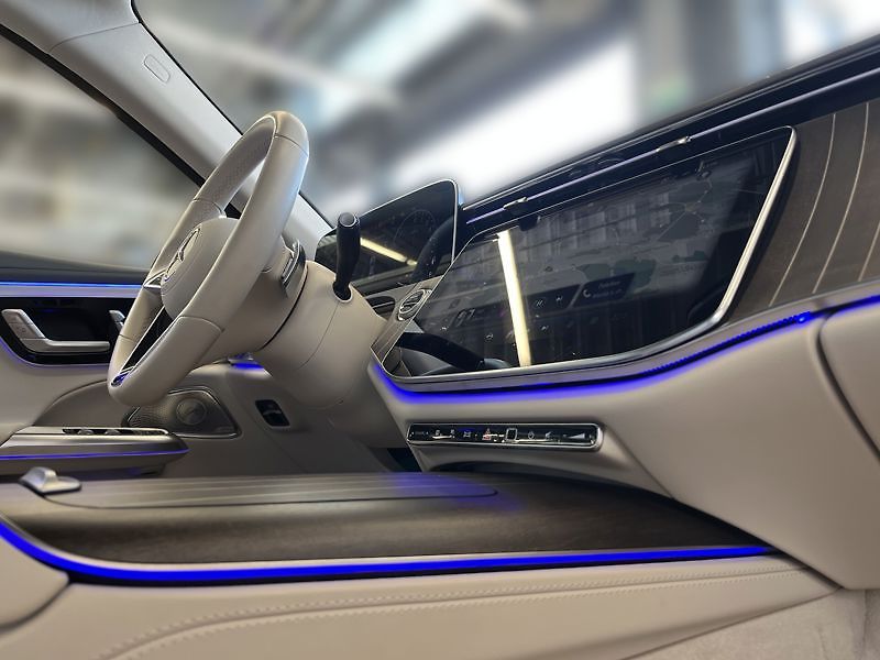 Mercedes-Benz Třídy E 300 de 4MATIC s hybridní techn - fotka 17 z 22