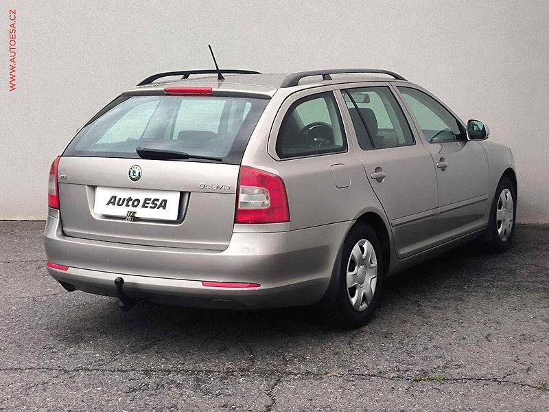 Škoda Octavia (2012) 2.0 TDi, ČR, AC, TZ - fotka 4 z 16