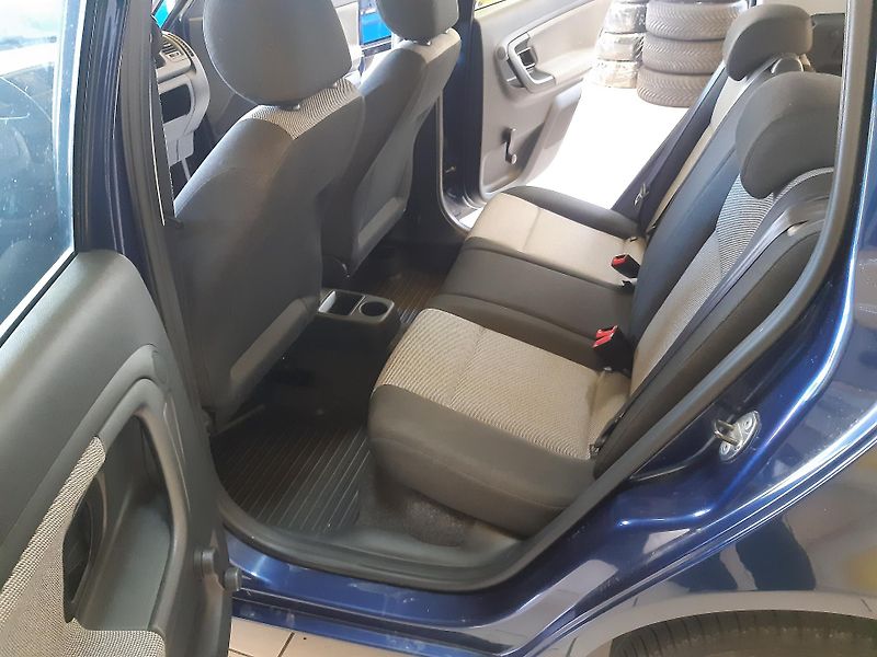 Škoda Fabia 1.2 TSI KLIMA ESP - fotka 13 z 18
