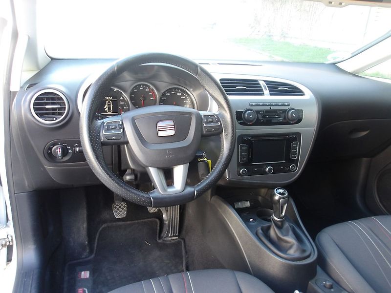 Seat Leon 1,4TSi NAJ.147000km ! NAVI ! - fotka 35 z 38